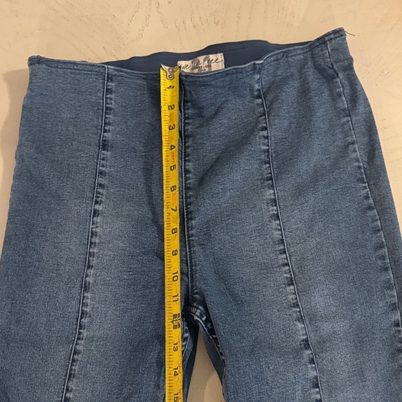 We The Free High Rise Pull On Elastic Band Denim Flare Jeans 31 $78 - Picture 12 of 12
